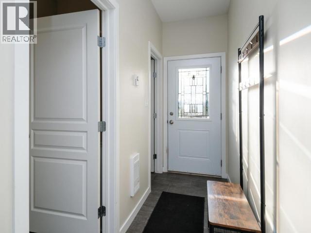 16-92 Iskoot Crescent, Whitehorse, Yukon Y1A 0P9 - Photo 2 - 16932