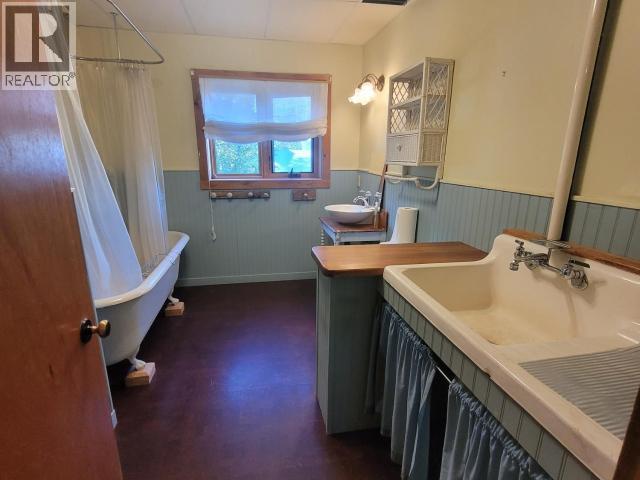 717 8th Avenue, Dawson City, Yukon Y1A 1G0 - Photo 8 - 17122