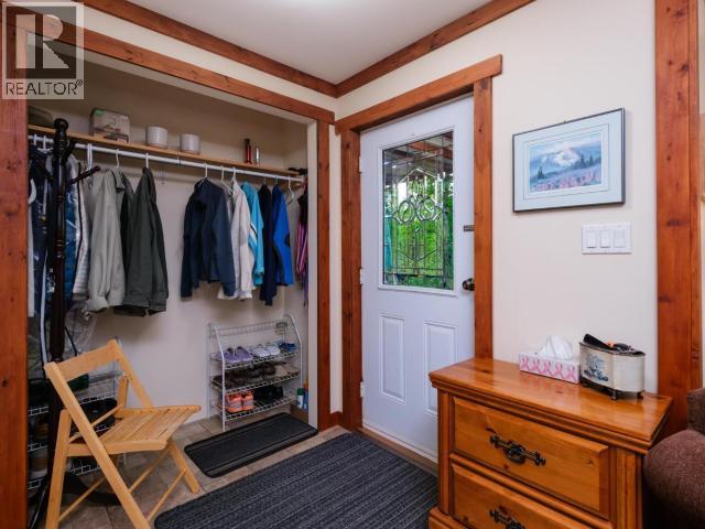 400 Ursa Way, Whitehorse North, Yukon  Y0B 1Y2 - Photo 4 - 17400