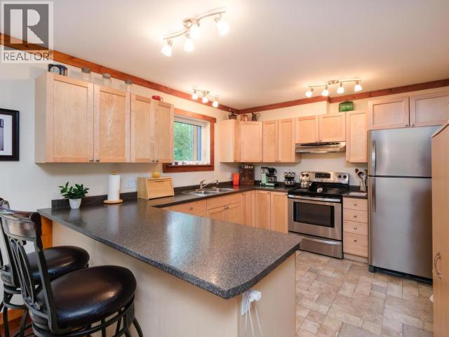 400 Ursa Way, Whitehorse North, Yukon  Y0B 1Y2 - Photo 9 - 17400