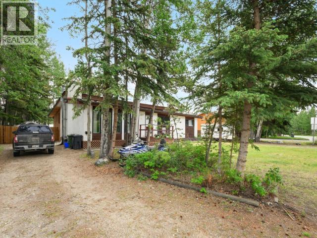 11 Basswood Street, Whitehorse, Yukon Y1A 4P4 - Photo 2 - 17440